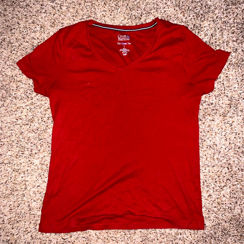 Red tee